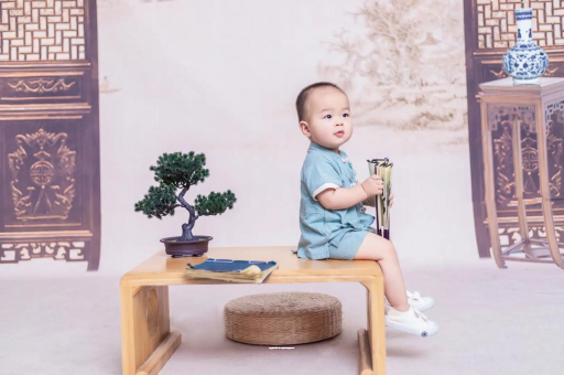 供卵包生男孩公司女宝宝换尿布